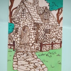 Maison en pierre en forêt